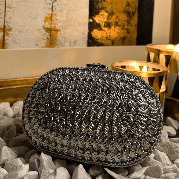 Elegant Vintage Silver Embellished Clutch - Image 5