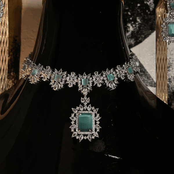 Elegant Aquamarine and Sparkle Jewelry Set - Image 3