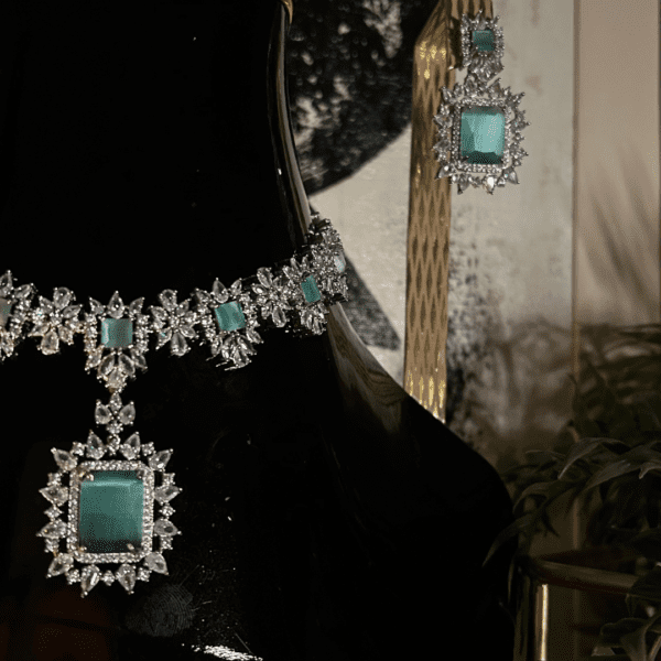 Elegant Aquamarine and Sparkle Jewelry Set - Image 4
