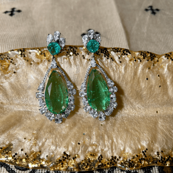 Elegant Emerald Teardrop Earring - Image 2