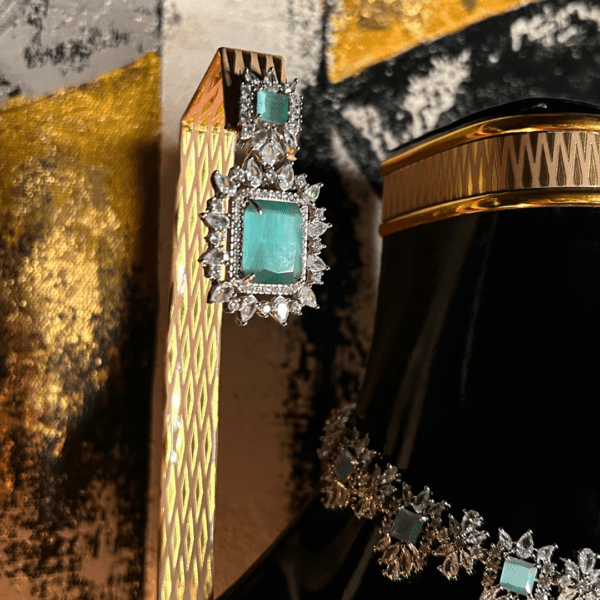 Elegant Aquamarine and Sparkle Jewelry Set - Image 5
