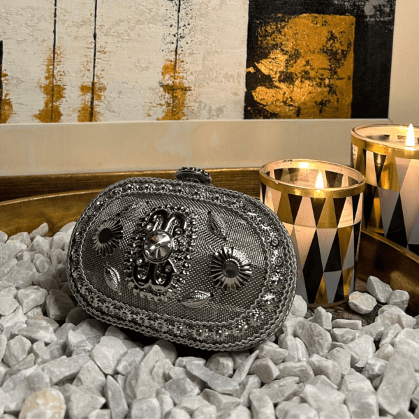 Elegant Vintage Silver Embellished Clutch - Image 2