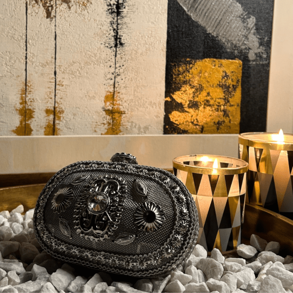 Elegant Vintage Silver Embellished Clutch - Image 3