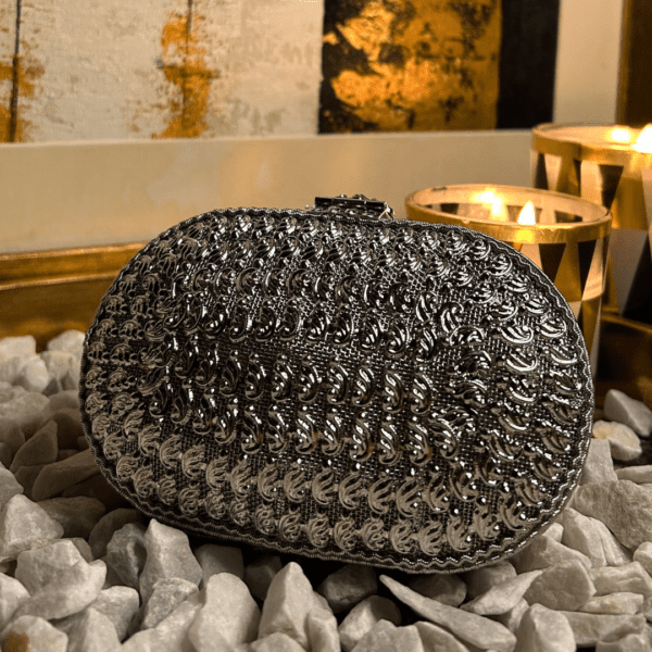Elegant Vintage Silver Embellished Clutch - Image 4