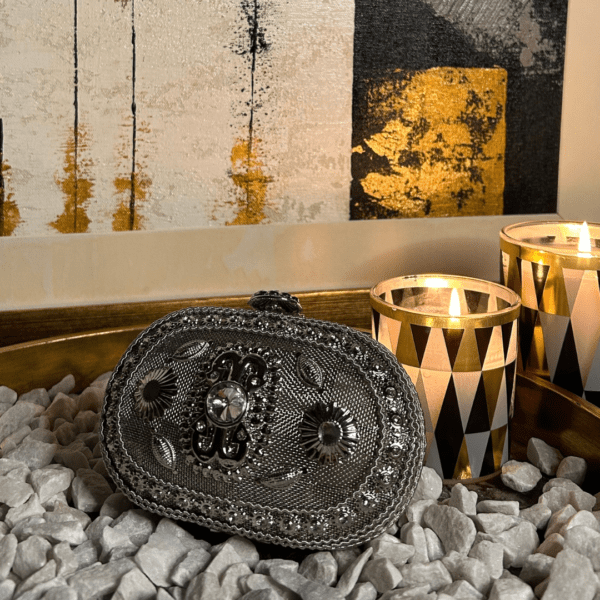 Elegant Vintage Silver Embellished Clutch - Image 6